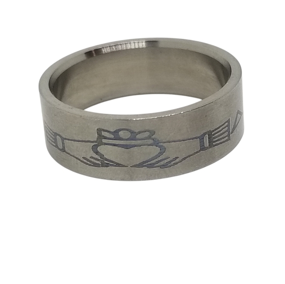 NWOT SILVERTONE STAINLESS STEEL CLADDAGH CELTIC DESIGN BAND SIZE 12 - Picture 4 of 5